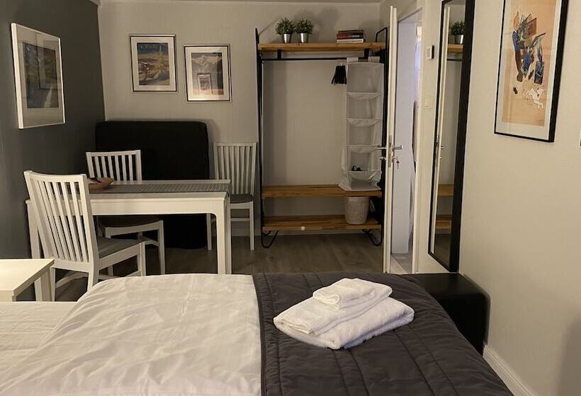 اتاق استاندارد سه تخته با سرویس بهداشتی مشترک, The Herring House