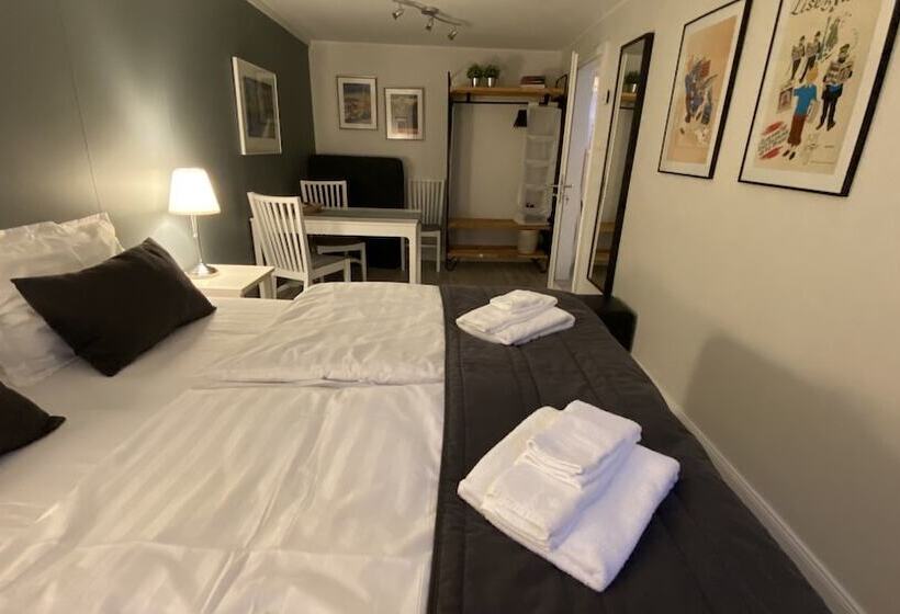 اتاق استاندارد سه تخته با سرویس بهداشتی مشترک, The Herring House