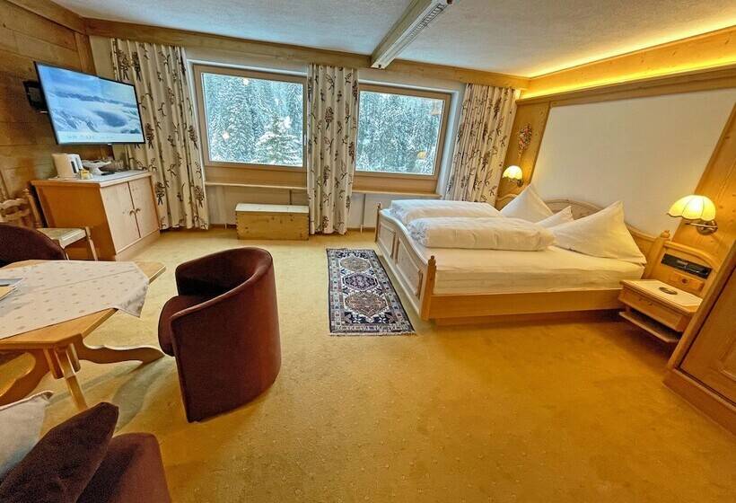 デラックストリプルルーム, Alkira