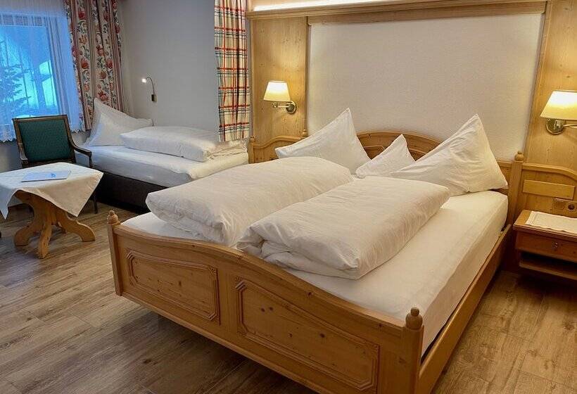 デラックストリプルルーム, Alkira