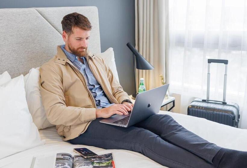 Люкс, Meriton Suites Zetland