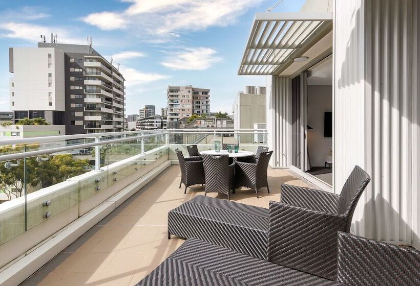 Люкс 3 Спальни, Meriton Suites Zetland