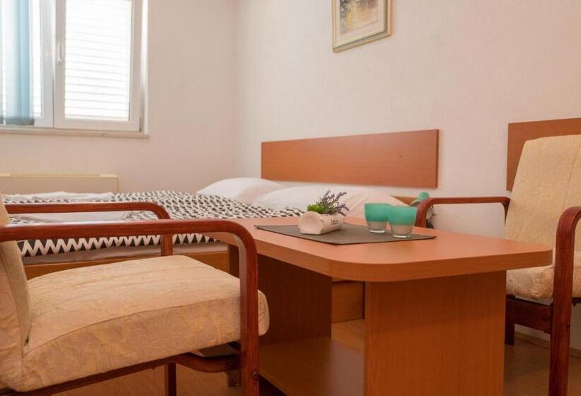 Standard room with outdoor bath, Apartments Obradović