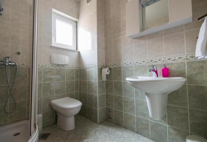 Standard room with outdoor bath, Apartments Obradović