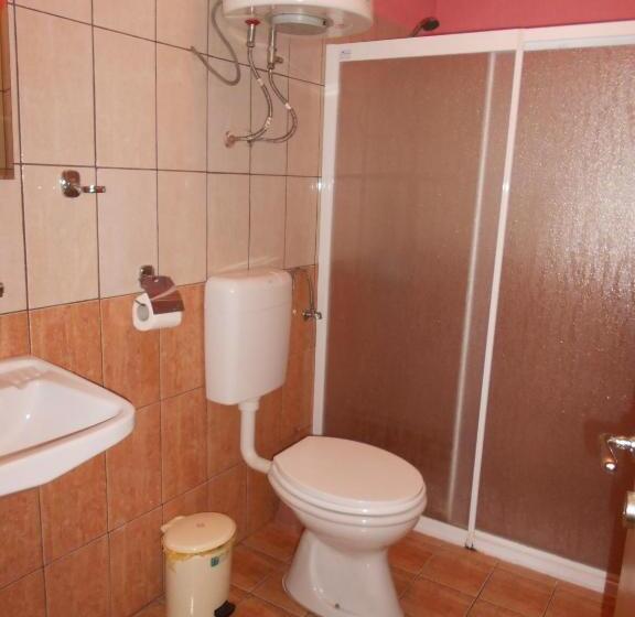 اتاق استاندارد سه نفره, Guest House Via