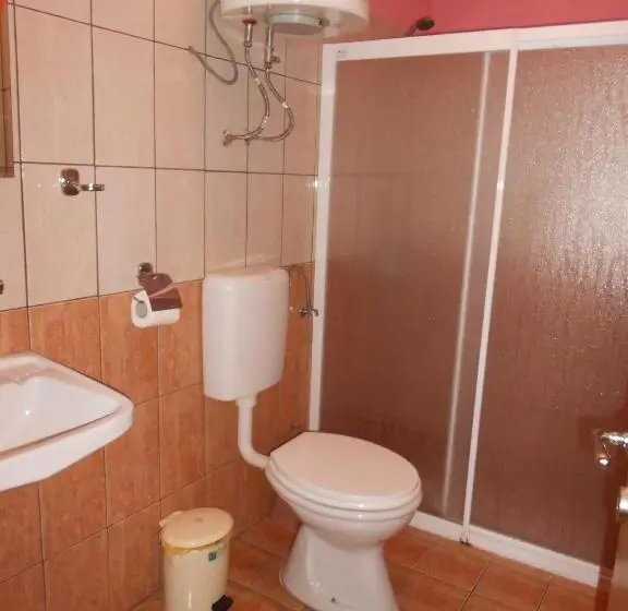 Chambre Triple Standard, Guest House Via