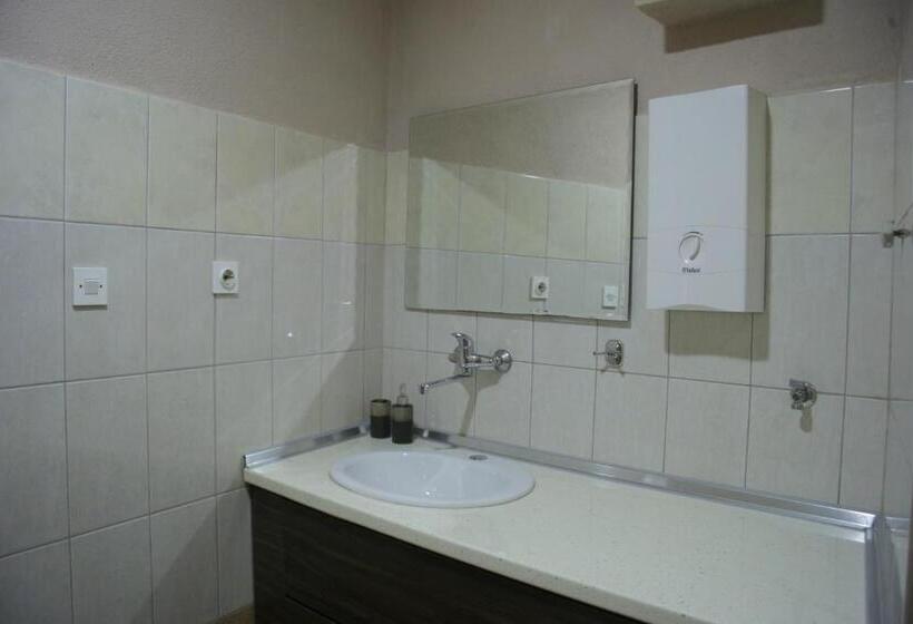 اتاق استاندارد سه نفره, Guest House Via