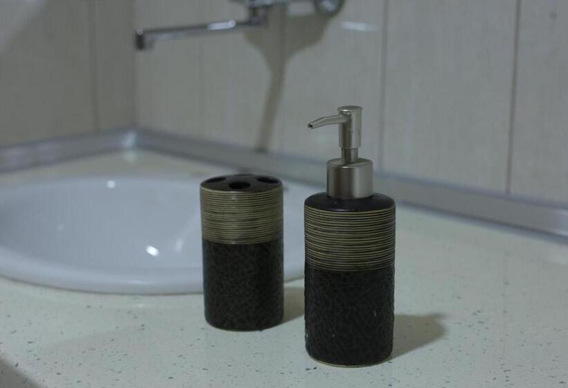 اتاق استاندارد سه نفره, Guest House Via