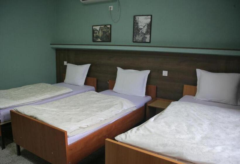 اتاق استاندارد سه نفره, Guest House Via