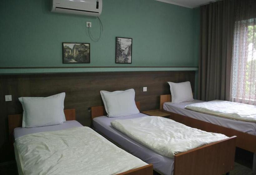 اتاق استاندارد سه نفره, Guest House Via