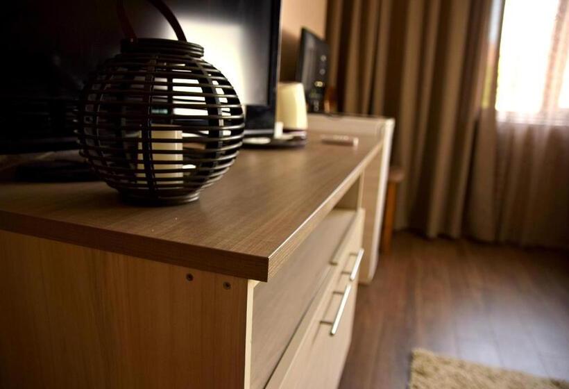 اتاق استاندارد چهار تخته, Guest House Via