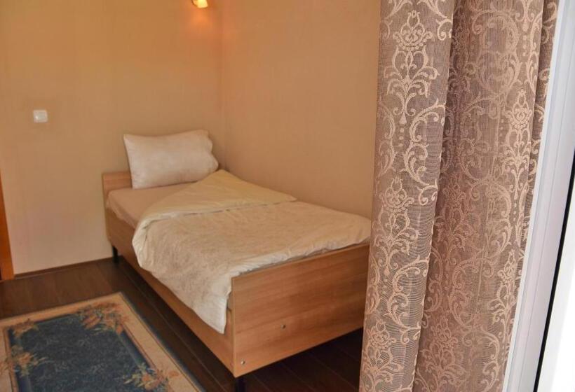 اتاق استاندارد چهار تخته, Guest House Via