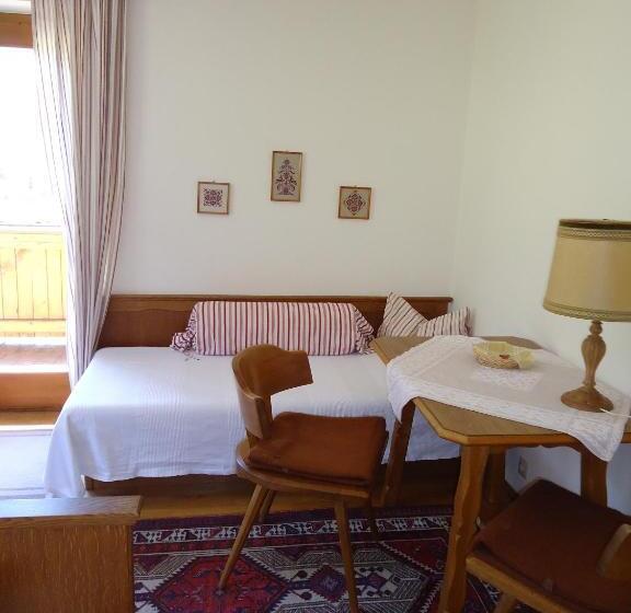 ファミリールーム, Josefinenhof