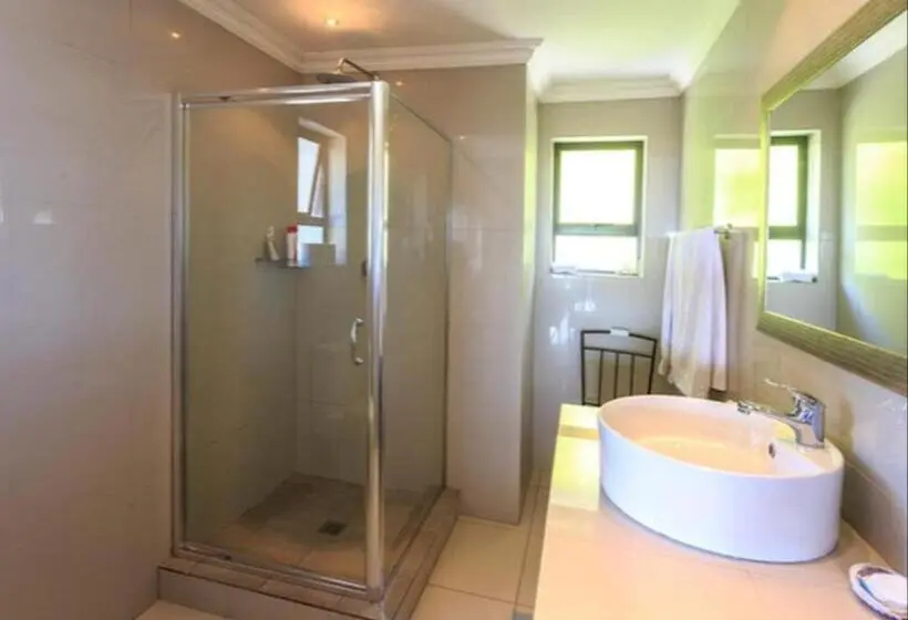 キングサイズベッドのスタンダードルーム, The Ocean Bay Luxury Guesthouse