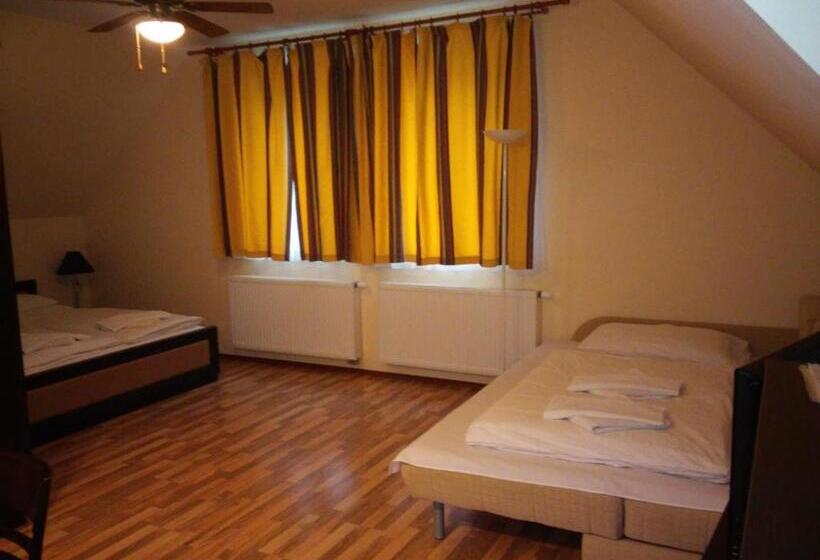 إستديو عائلى, Tip Top Lak Vendégház