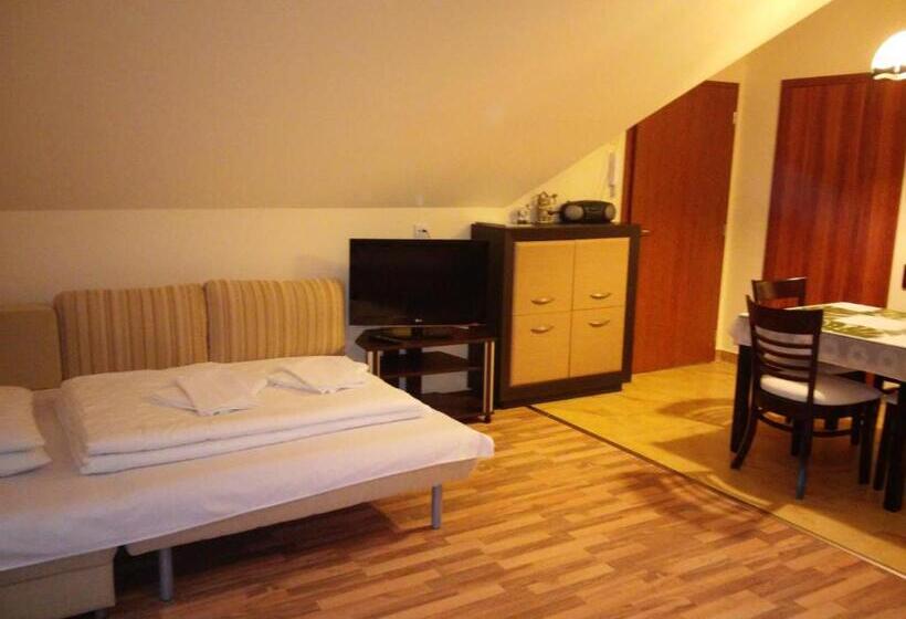 家庭工作室, Tip Top Lak Vendégház