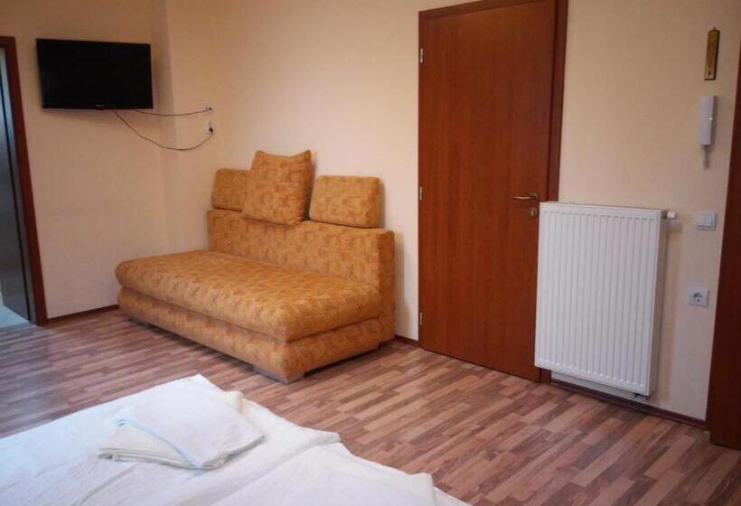 غرفة إقتصادية رباعية, Tip Top Lak Vendégház