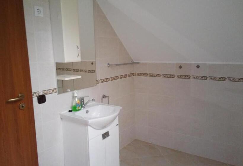 غرفة إقتصادية رباعية, Tip Top Lak Vendégház