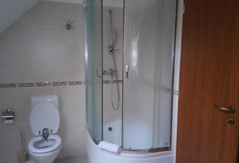 غرفة إقتصادية رباعية, Tip Top Lak Vendégház