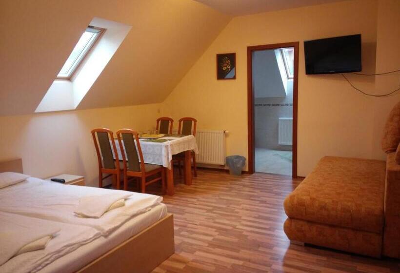 غرفة إقتصادية رباعية, Tip Top Lak Vendégház