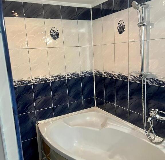 חדר סופריור לשלושה, Pensiunea Eden