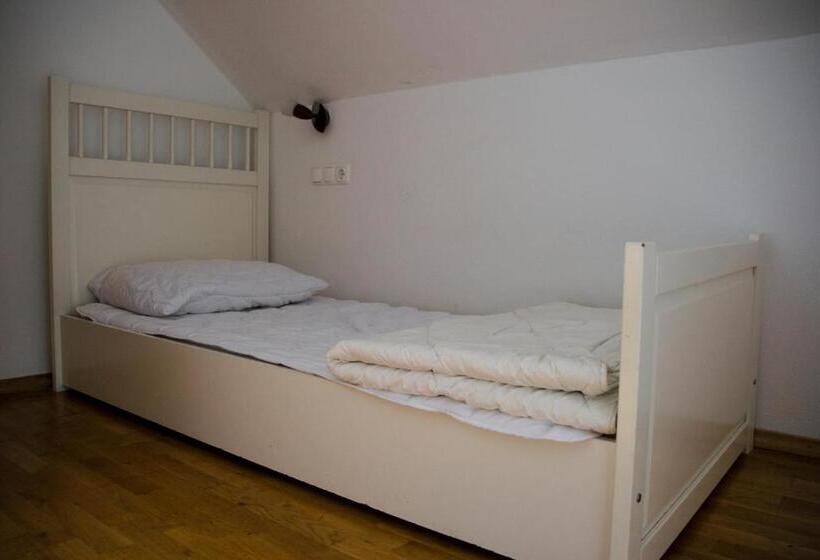 اتاق استاندارد با سرویس بهداشتی مشترک, Travellers' Haven