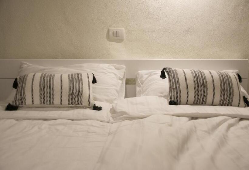 اتاق استاندارد, Travellers' Haven