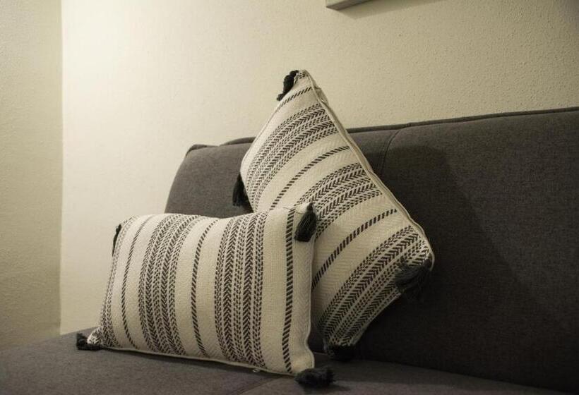 اتاق استاندارد, Travellers' Haven