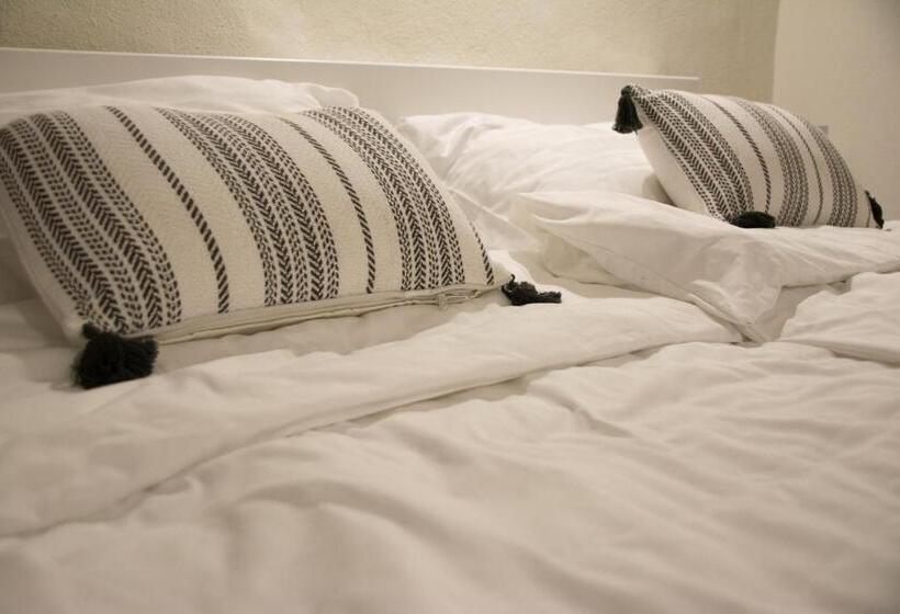 اتاق استاندارد, Travellers' Haven