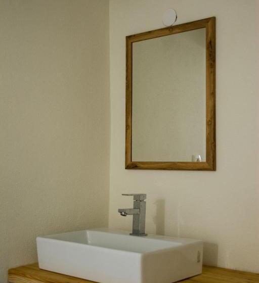 اتاق استاندارد, Travellers' Haven