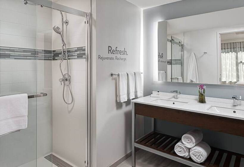 Люкс Адаптированный для Инвалидов, Even Hotel Alpharetta Avalon Area, An Ihg