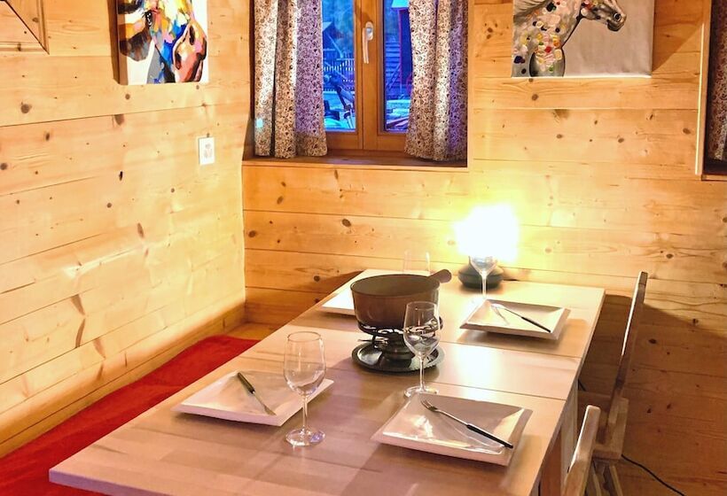 کلبه ییلاقی, Guest House Du Grand Paradis   On Piste