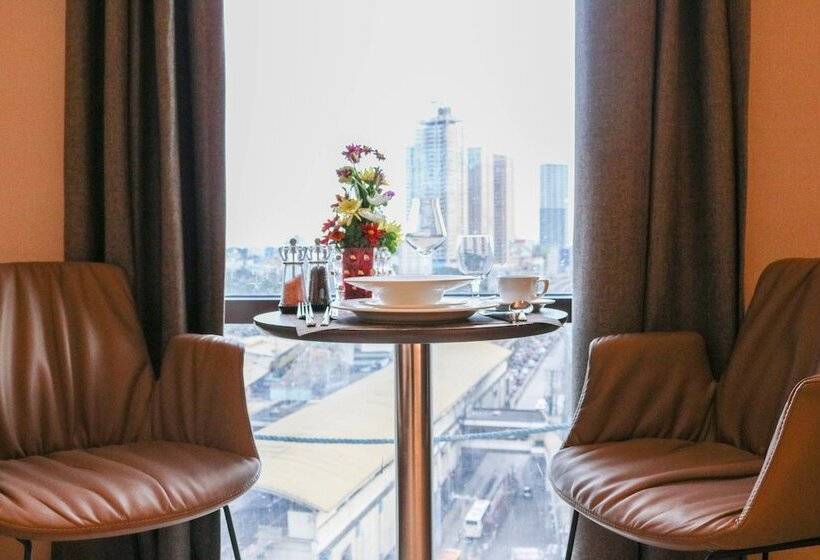 اتاق خانوادگی, Red Hotel Cubao, Quezon City