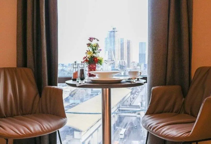 اتاق خانوادگی, Red Hotel Cubao, Quezon City