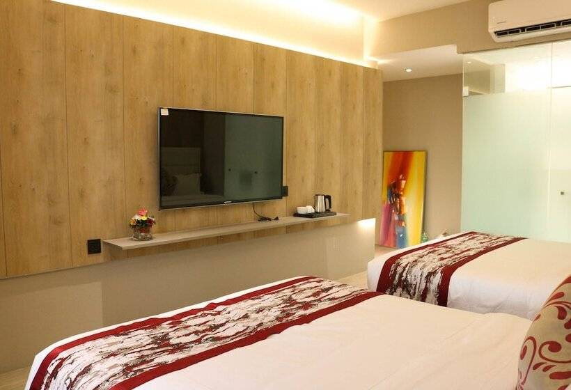 اتاق خانوادگی, Red Hotel Cubao, Quezon City