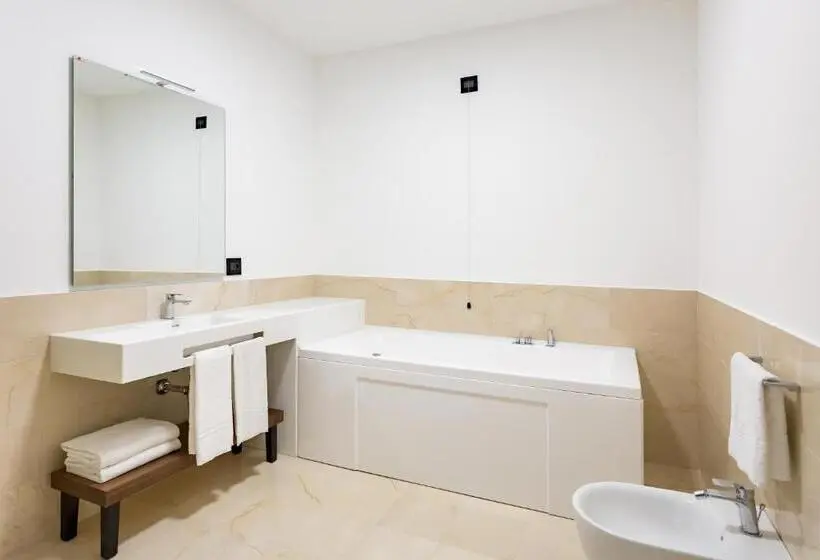 اتاق لوکس, Room Of Andrea