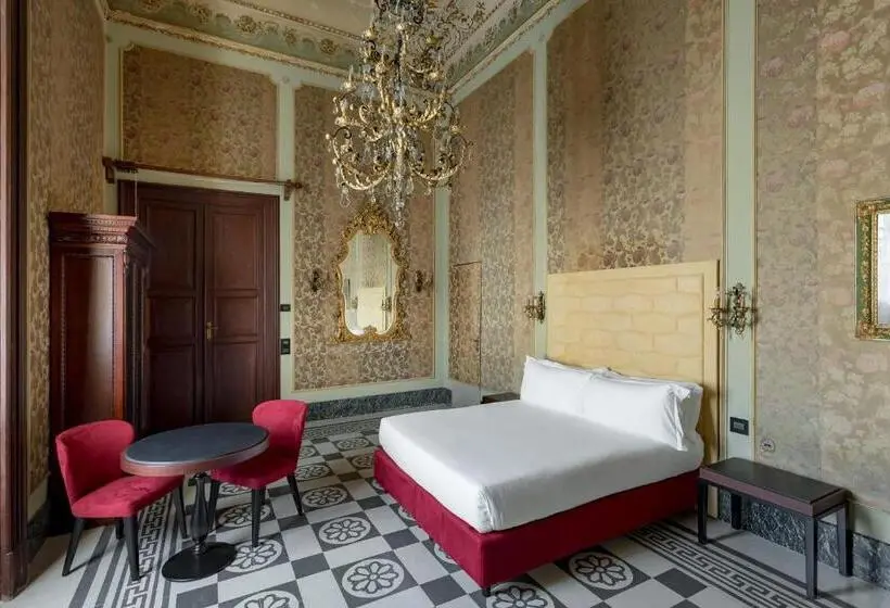 اتاق لوکس, Room Of Andrea