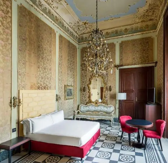 اتاق لوکس, Room Of Andrea