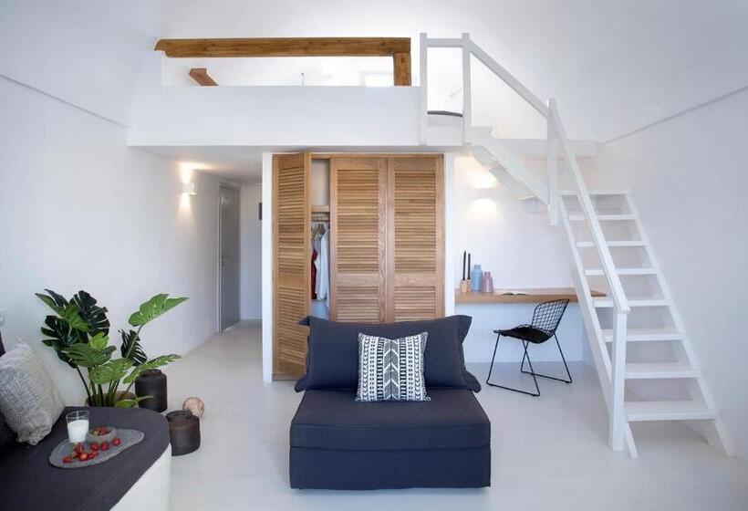 סוויטת ג'וניור עם מסג'ר מים, June Twenty Suites