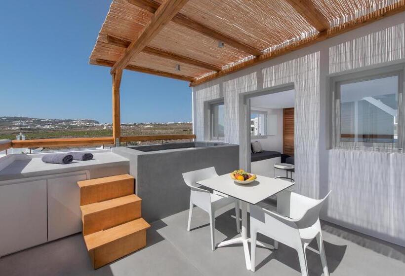 סוויטת ג'וניור עם מסג'ר מים, June Twenty Suites