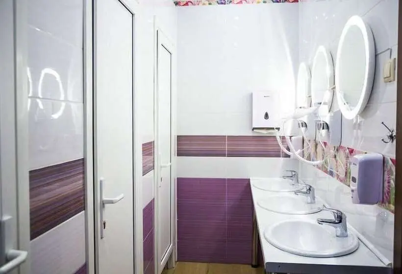 آپارتمان اکونومی 1 خوابه, Mini Hotel Artist On Baumanskaya   Hostel