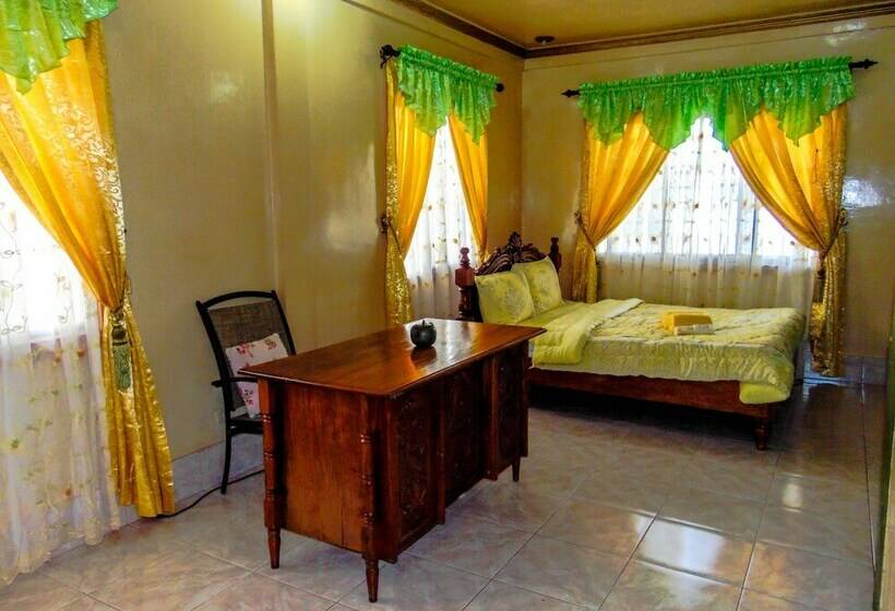 Családi Bungalow, Pangulatan Beach Resort