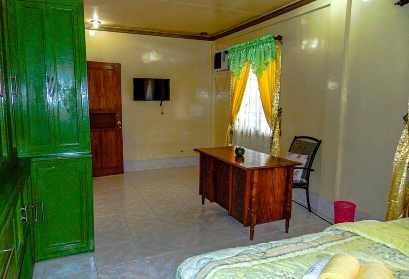 Családi Bungalow, Pangulatan Beach Resort