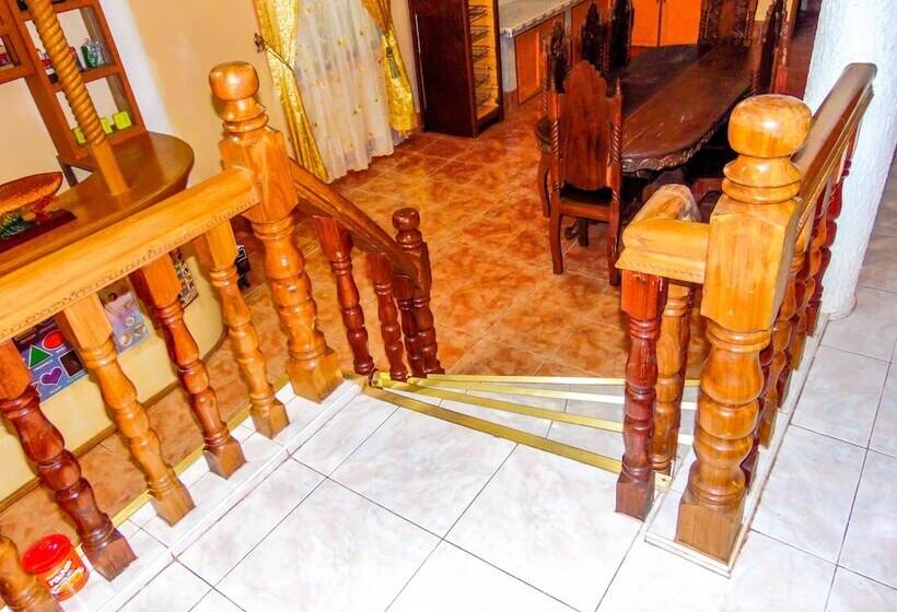 Családi Bungalow, Pangulatan Beach Resort