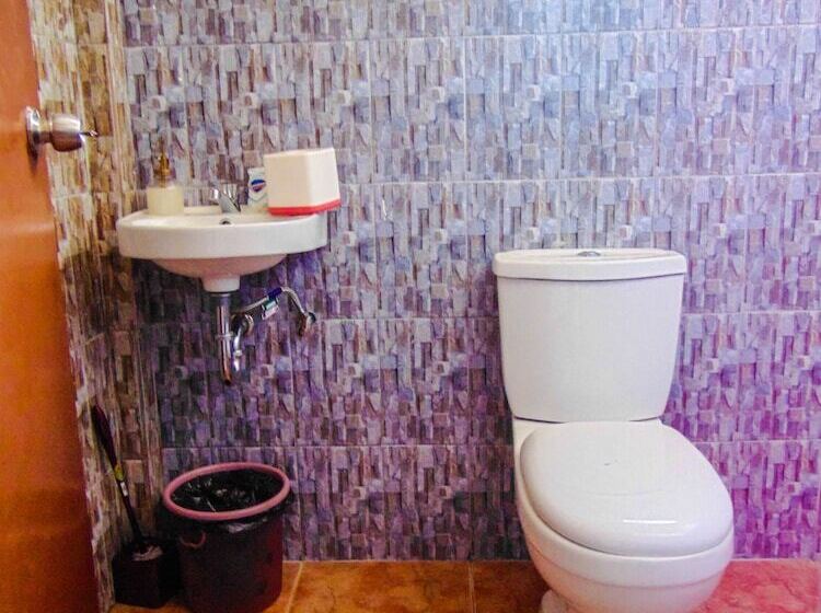 Ágy Közös Szobában Közös Fűrdővel, Pangulatan Beach Resort