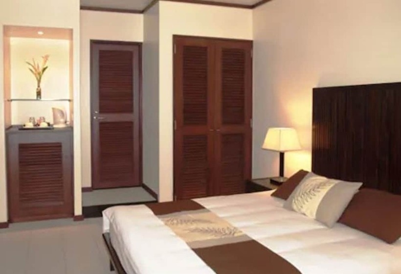 اتاق لوکس با چشمانداز دریا, Solomon Kitano Mendana