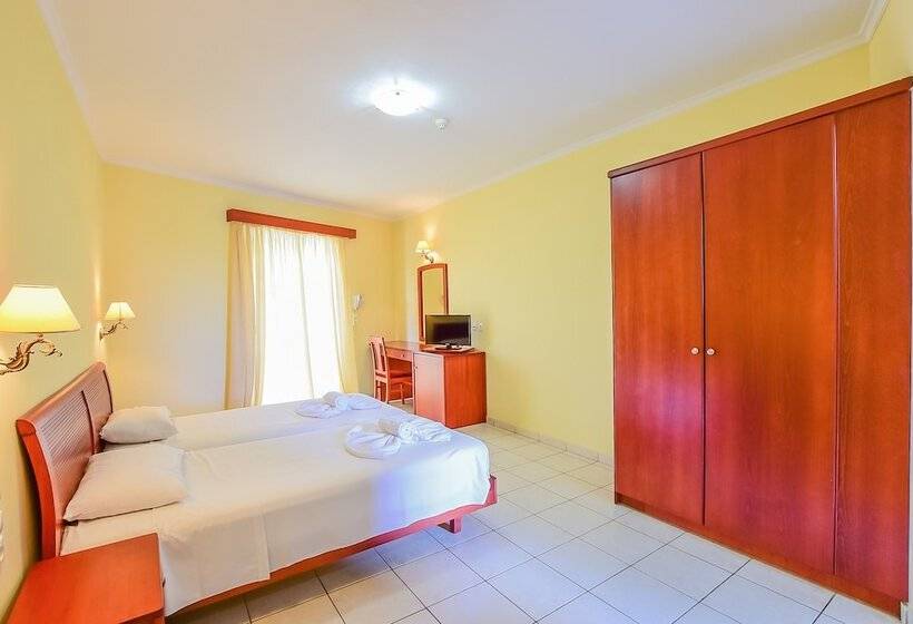 标准工作室带泳池景, Timos