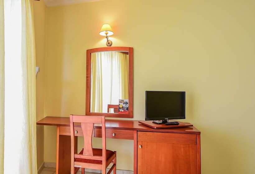 带1个卧室带泳池的公寓, Timos