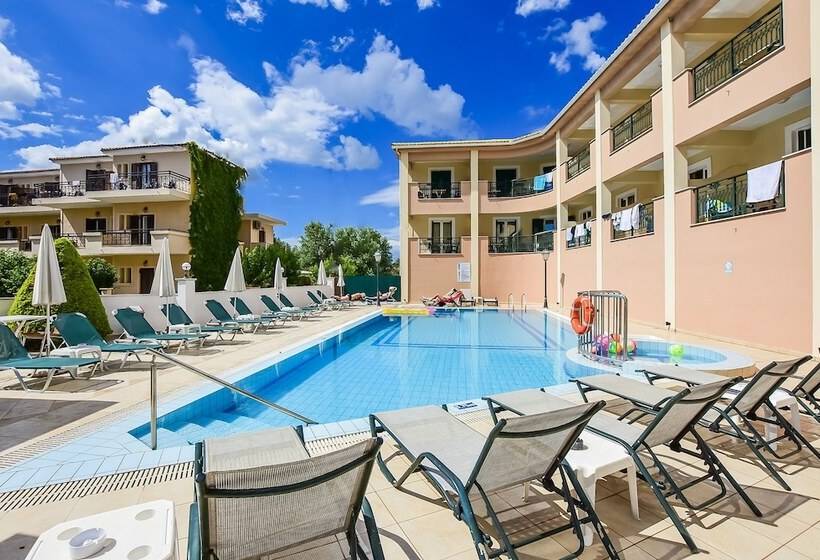 带1个卧室带泳池的公寓, Timos