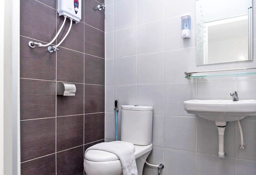 غرفة ديلوكس ثلاثية, Muar City